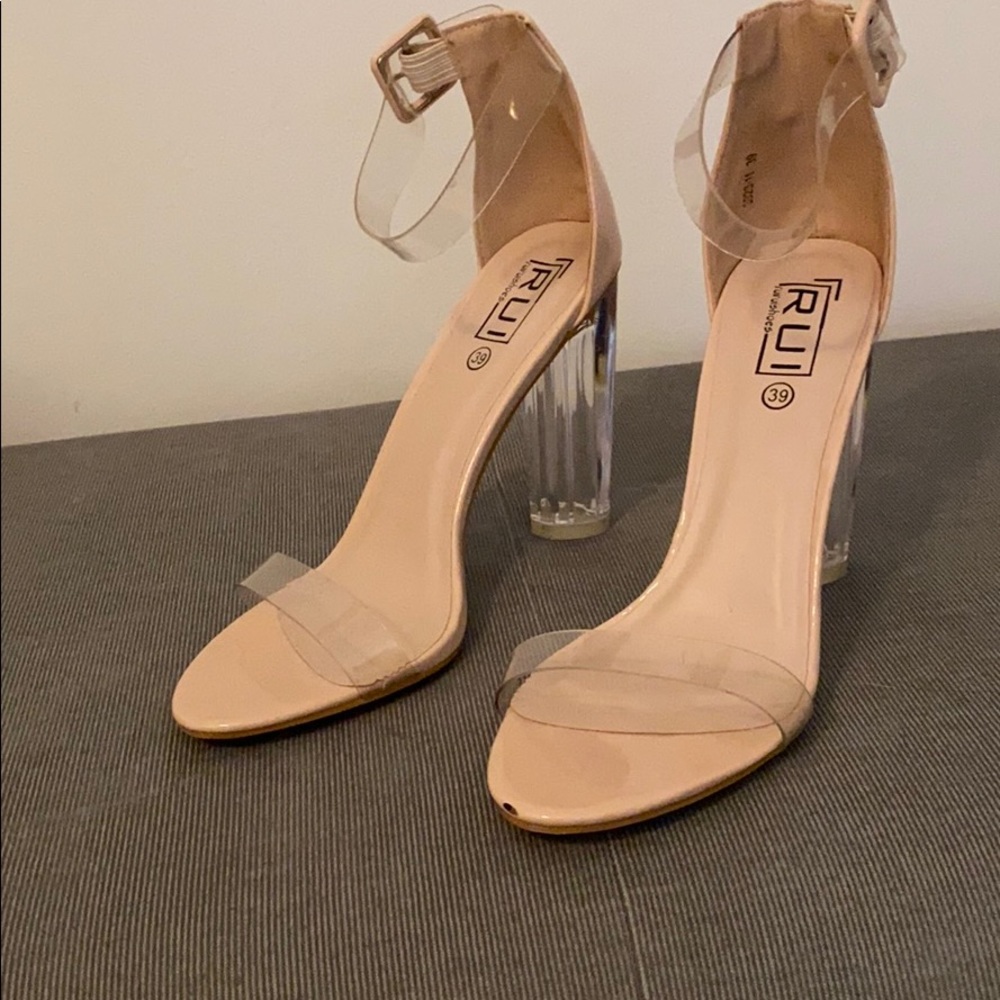Nude Pumps